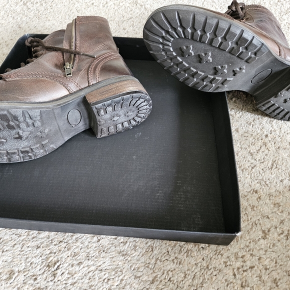 Brown rustic boot - Picture 7 of 7